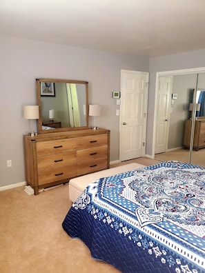 4 bedrooms, desk, iron/ironing board, free WiFi