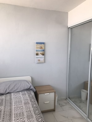 2 bedrooms, iron/ironing board, free WiFi