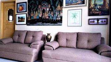 4 bedrooms, individually decorated, individually furnished, desk
