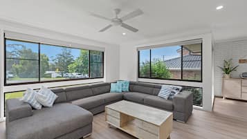 Smart TV, fireplace, DVD player