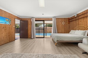 5 bedrooms, iron/ironing board, free WiFi, bed sheets