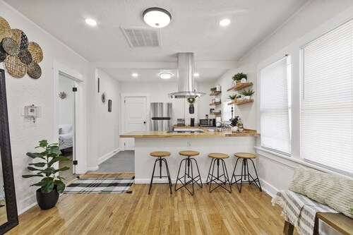 Downtown beautiful cozy home just off I-10