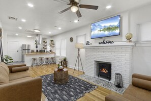 Smart TV y chimenea