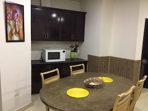 Basic Condo | In-room dining