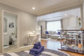 Interior - Stylish Studio in SF(Bart/muni) (SF)