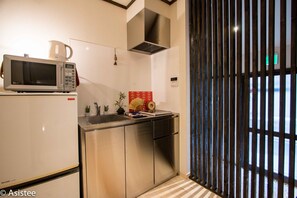 Fridge, microwave, stovetop, electric kettle