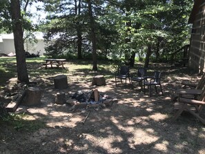 Property grounds - Wolf Den Cabin of Pomme de Terre (Pittsburg)