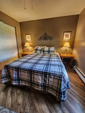 3 bedrooms, desk, iron/ironing board, travel crib
