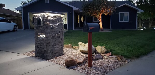 Property grounds - Adventure Awaits! Centrally located/Great neighborhood in the middle of it all! (Grand Junction)