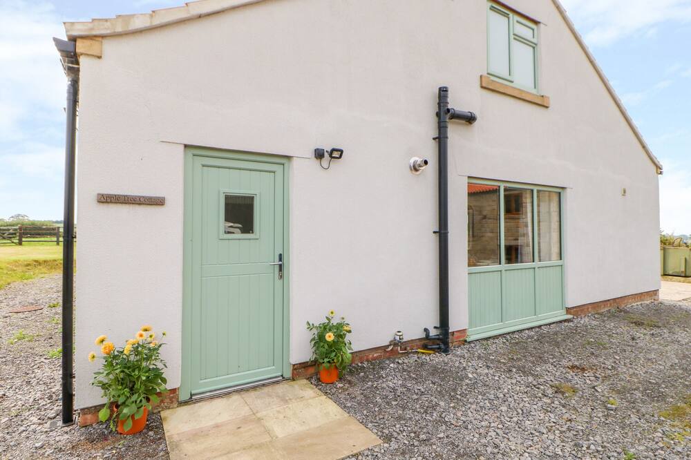 APPLE TREE COTTAGE, family friendly, with a garden in Northallerton