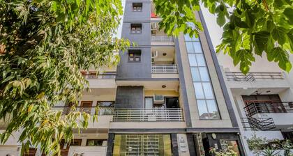 Stay in Posh Central Delhi near City Center ,family friendly,Private .