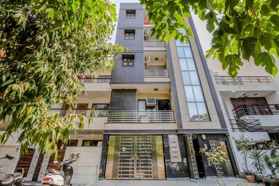 Stay in Posh Central Delhi  near City Center ,family friendly,Private .