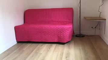 1 chambre, fer et planche Ă repasser, Wi-Fi, draps fournis