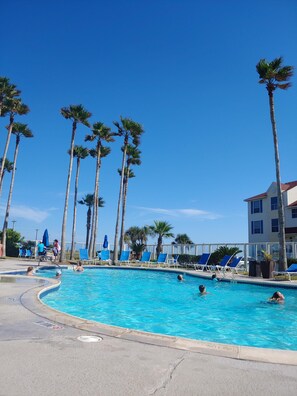 Piscine extérieure, piscine chauffée