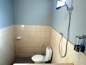 Dusche, Handtücher, Toilettenpapier