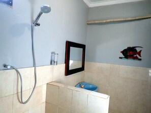Dusche, Handtücher, Toilettenpapier