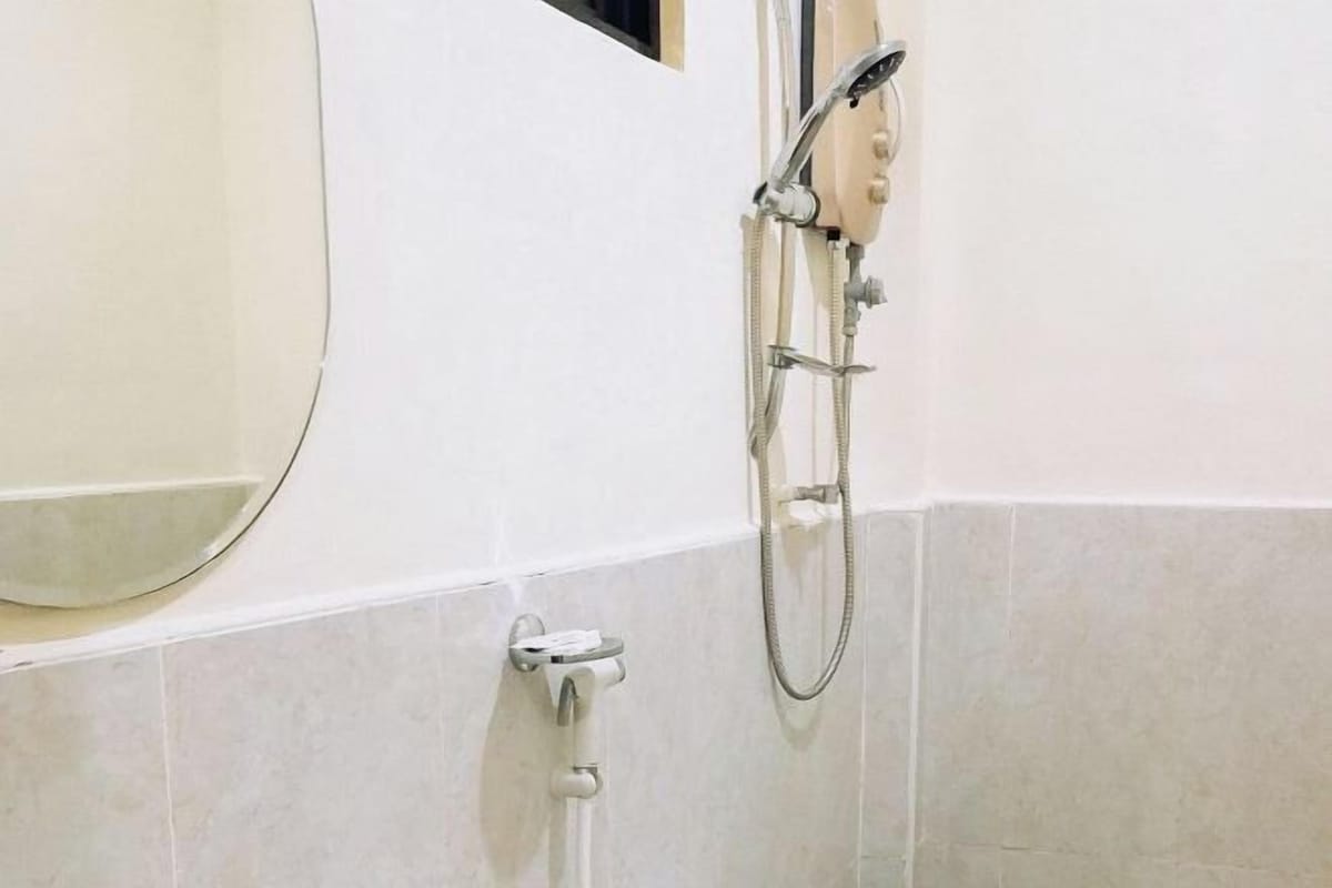 Shower, free toiletries, towels, soap