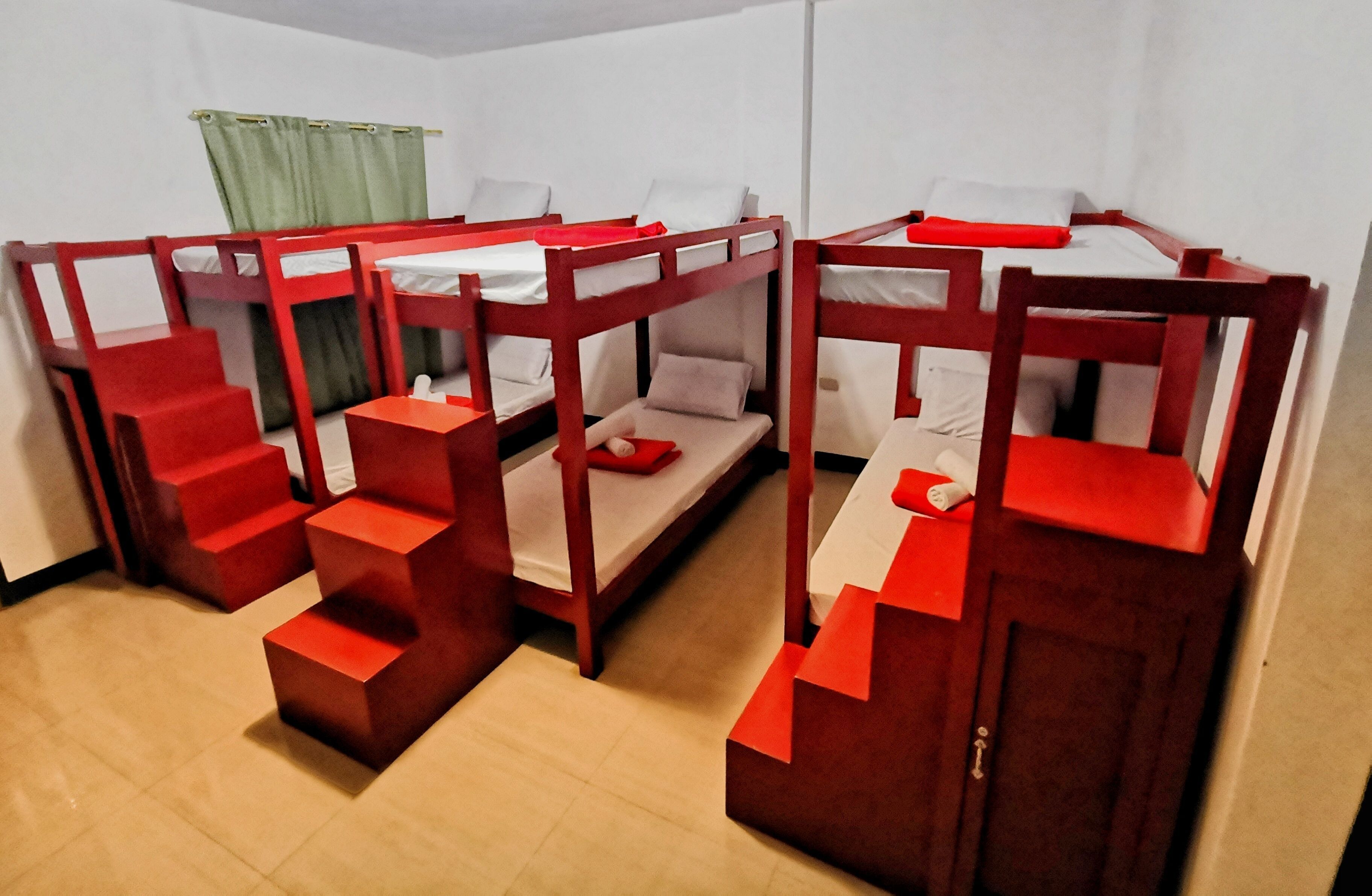 Desk, bed sheets