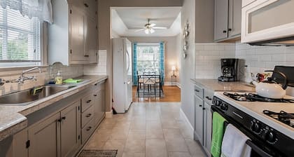 Spacious (2/1, 1100 sqf) - 5 -15 minutes to Airport, Downtown, SeaWorld, etc.