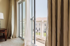 Interior - 30 Days or more Beautiful Oceanfront 3BD Duplex Near JFK, Subway & Ferry to NYC (Arverne)