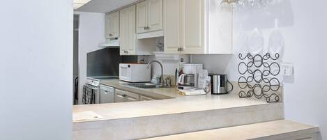 Oven, stovetop, coffee/tea maker, cookware/dishes/utensils