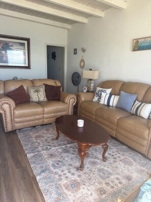Smart TV, books - Ocean-Front Beach Bungalow with Two Bedrooms and a shared Ocean-Front deck (San Clemente)