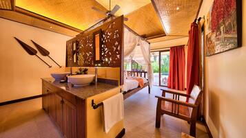 3 bedrooms, in-room safe, free WiFi, bed sheets