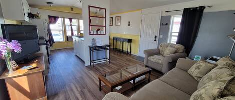 Smart-TV, DVD-Player, Bücher, Videothek