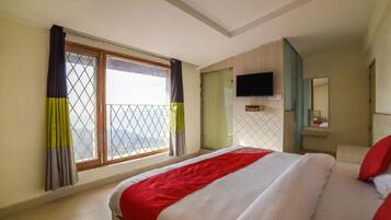 Super Deluxe Room (Mountain View) | Desk, free WiFi