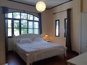 3 slaapkamers, een bureau, wifi, beddengoed