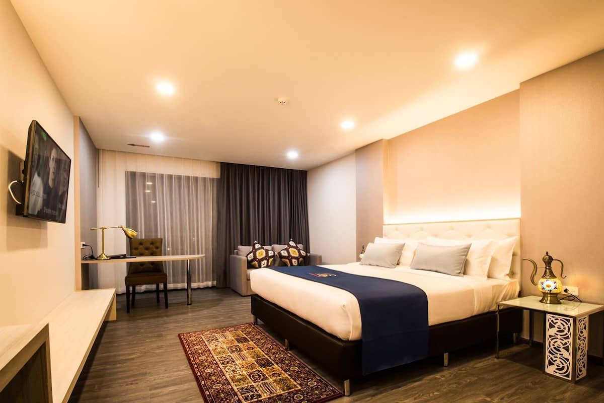 deluxe double room | 1 bedroom, minibar, in-room safe, desk