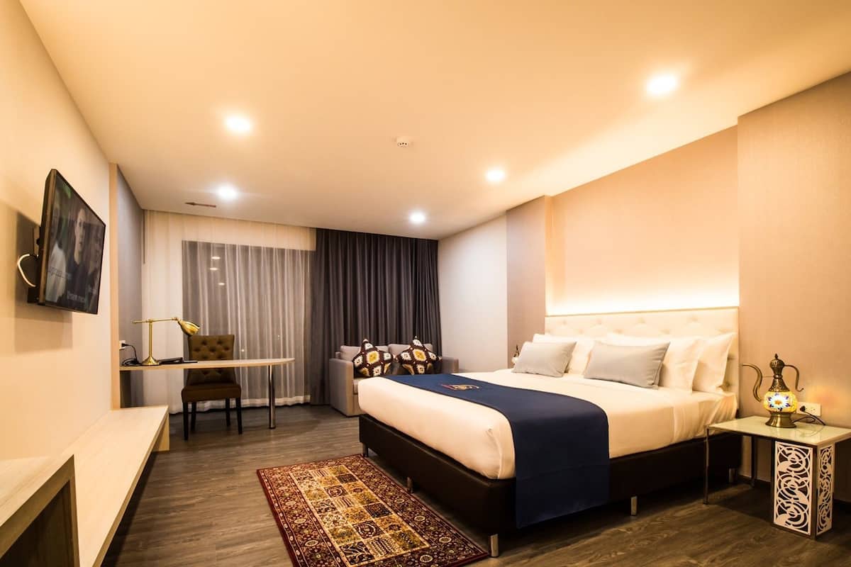 Deluxe Double Room | Minibar, in-room safe, desk, laptop workspace