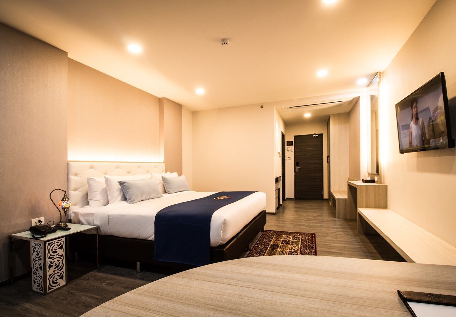 deluxe double room | 1 bedroom, minibar, in-room safe, desk