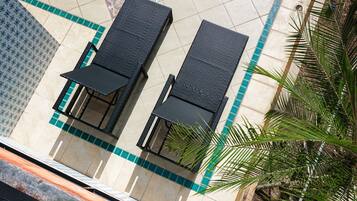 2 outdoor pools, open 7:00 AM to 9:00 PM, sun loungers