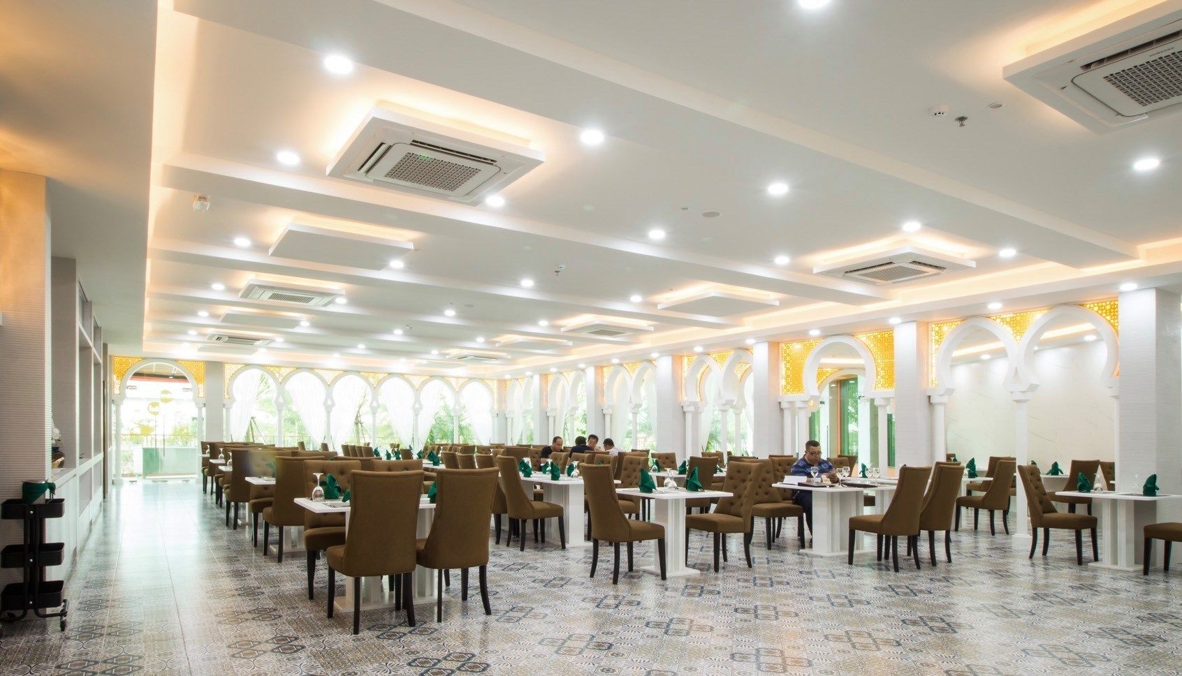daily buffet breakfast (thb 700 per person)