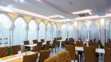 Daily buffet breakfast (THB 700 per person)