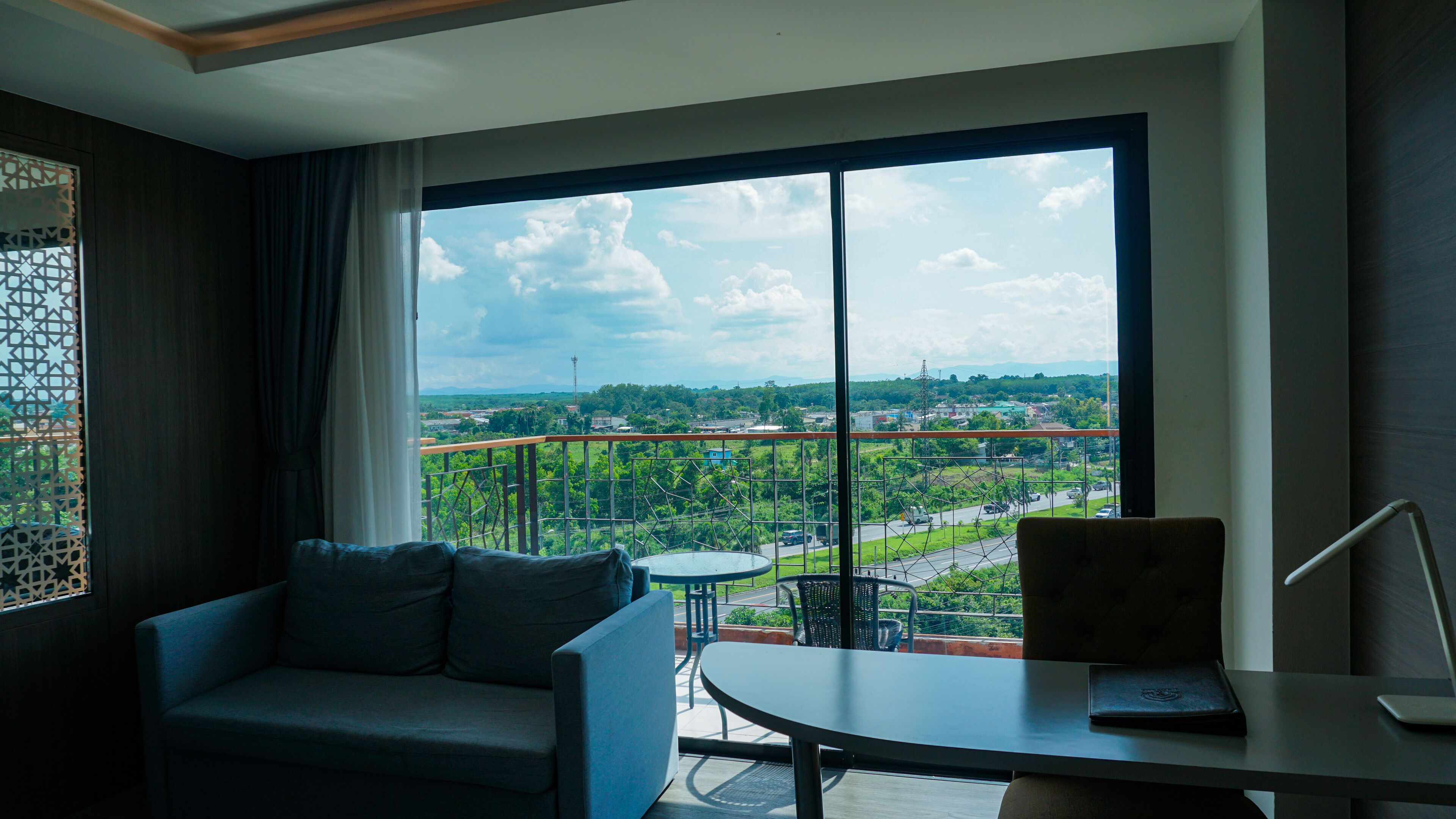 Deluxe Twin Room | Living area | 42-inch LCD TV with satellite channels