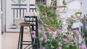 Quadruple Room with Balcony | Terraza o patio