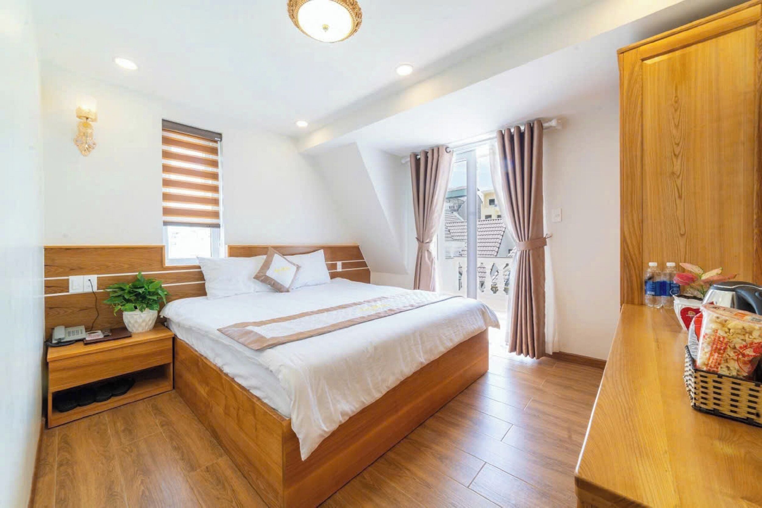 Ropa de cama de alta calidad, colchones con efecto memoria y escritorio 