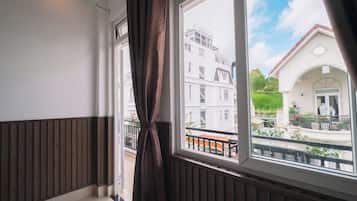 Double Room with Balcony | Ropa de cama de alta calidad y colchones viscoelásticos