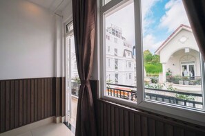 Double Room with Balcony | Sengetøy av topp kvalitet, memory foam-senger og individuelt dekorert