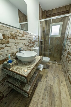 Shower, hair dryer, towels, toilet paper