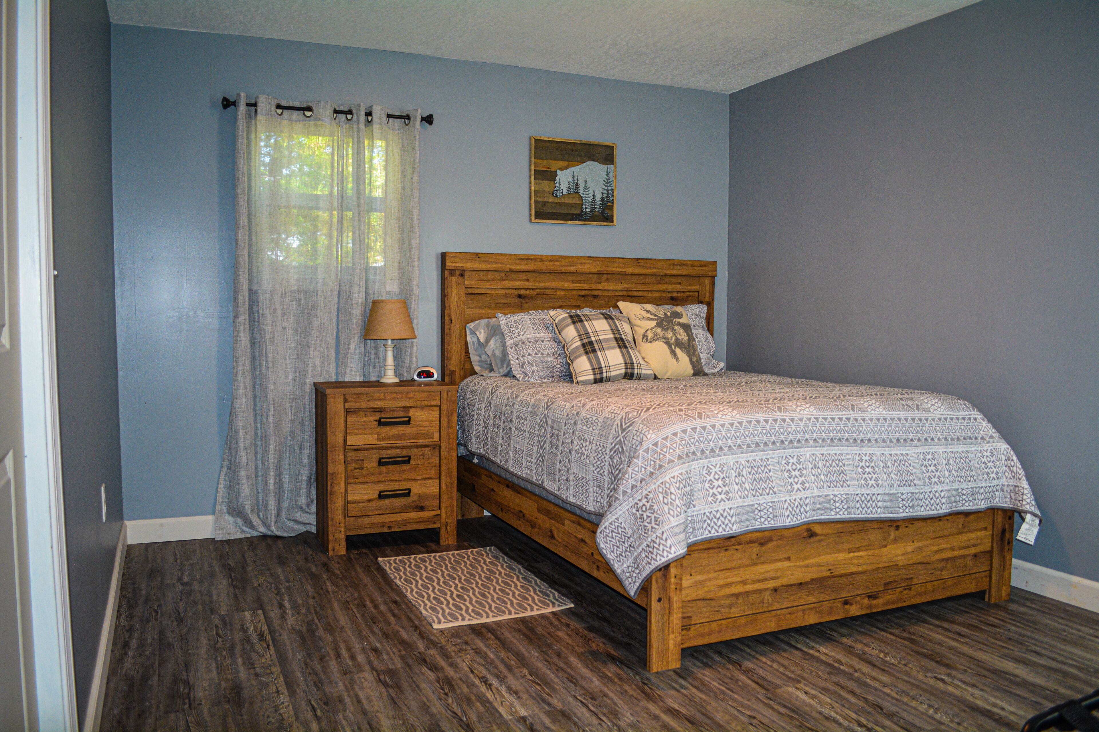 3 habitaciones, tabla de planchar con plancha, wifi y ropa de cama 