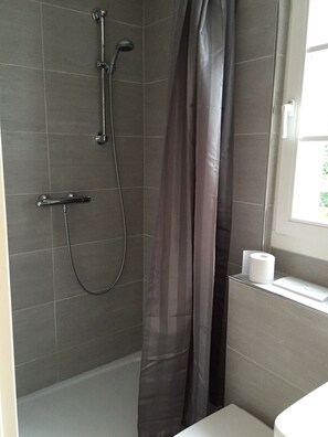 Baignoire, serviettes fournies