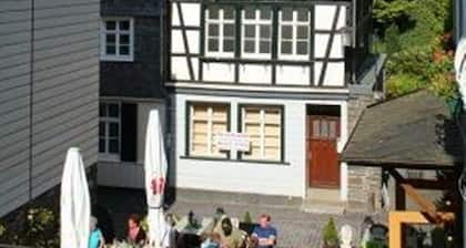 Maison Riviére - Monschauer Fachwerkhaus direkt an der Rur