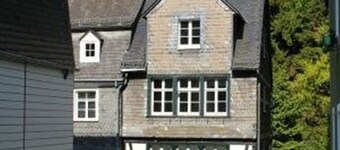 Maison Riviére - Monschau timbered house right on the Rur