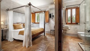5 quartos, escrivaninha, ferros/tĂĄbuas de passar roupa