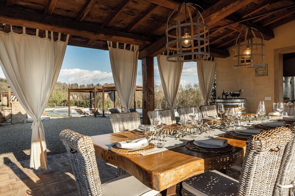 Outdoor dining