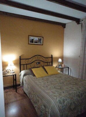 5 bedrooms, iron/ironing board, free WiFi, bed sheets - Casa Rural El Arroyo (Sotoserrano)