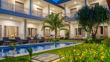 Outdoor pool, open 7:00 AM to 8:00 PM, pool loungers